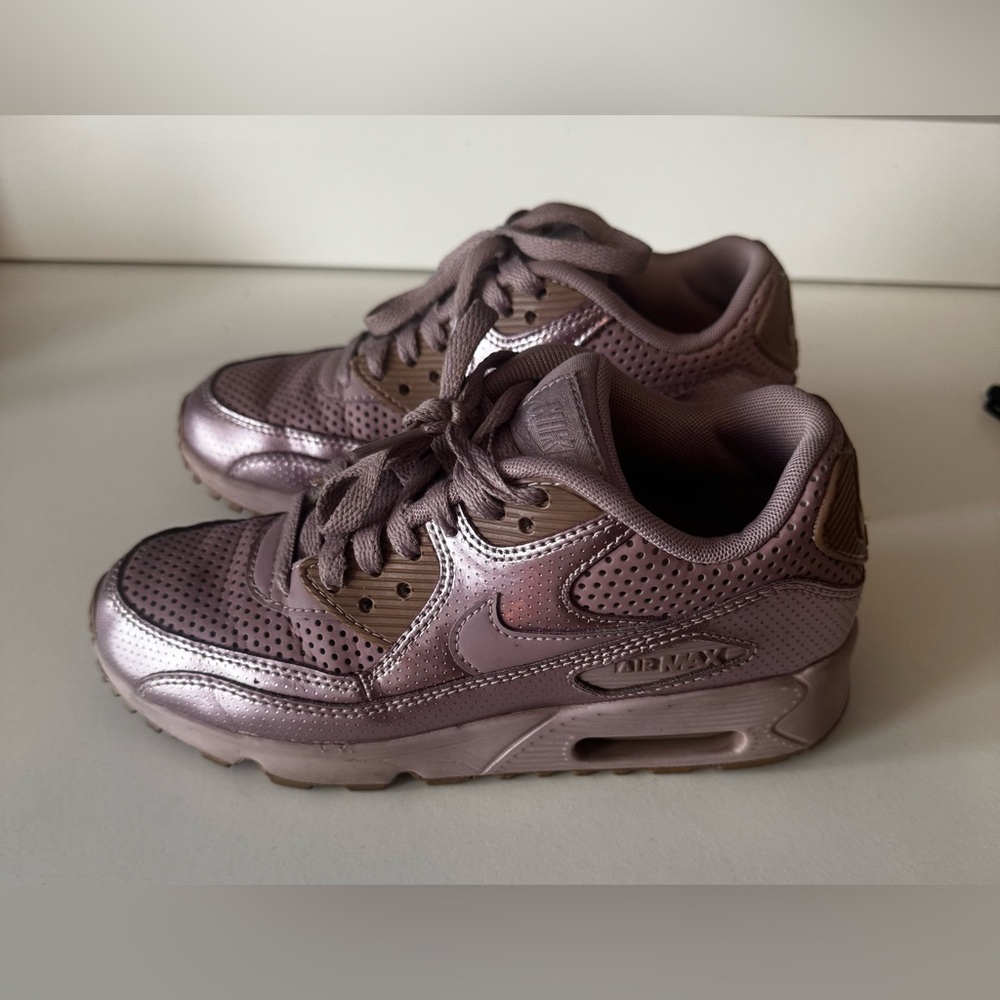 Nike Pink Metallic Sneakers Big Girls Size 4